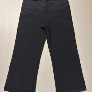 lululemon athletica Black High-Rise Capri Reversible Leggings Size 4